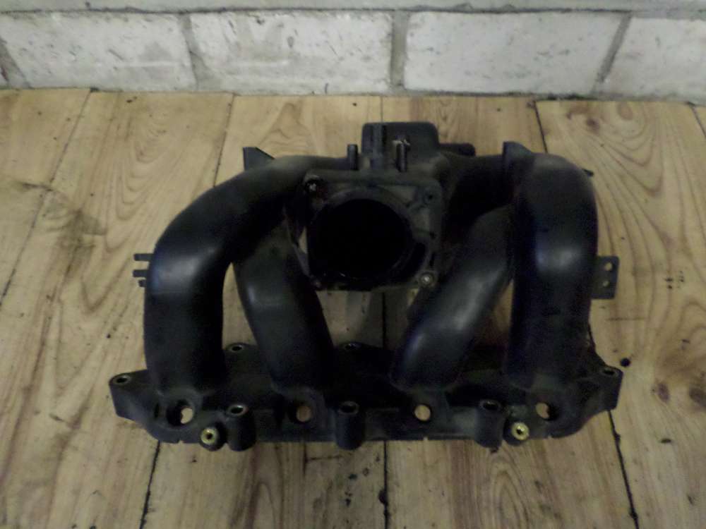 Ford Focus Bj.1998 Ansaugkrümmer Ansaugbrücke 988F-9424-KA