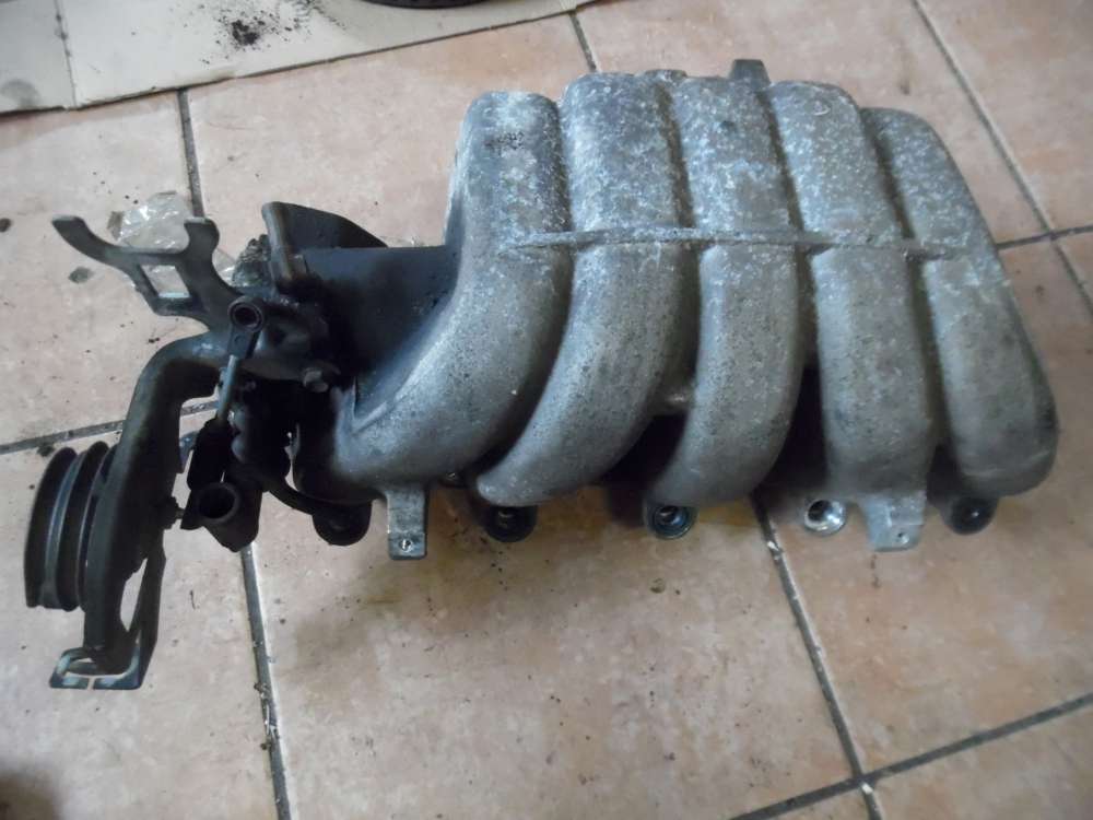 Volvo 850 2,5L Ansaugkrümmer 3531182