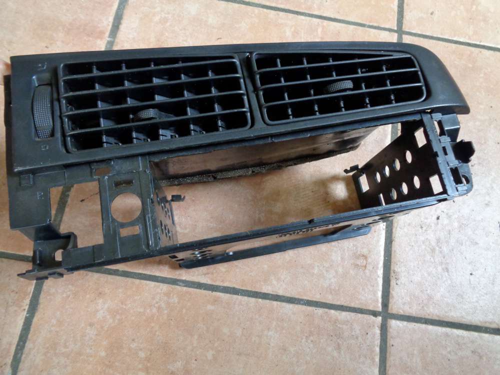 VW Golf 3 Ab:1992-1998 Luftdusche Luftaustr?mer Radioschacht Vorne Mitte 1H6819736
