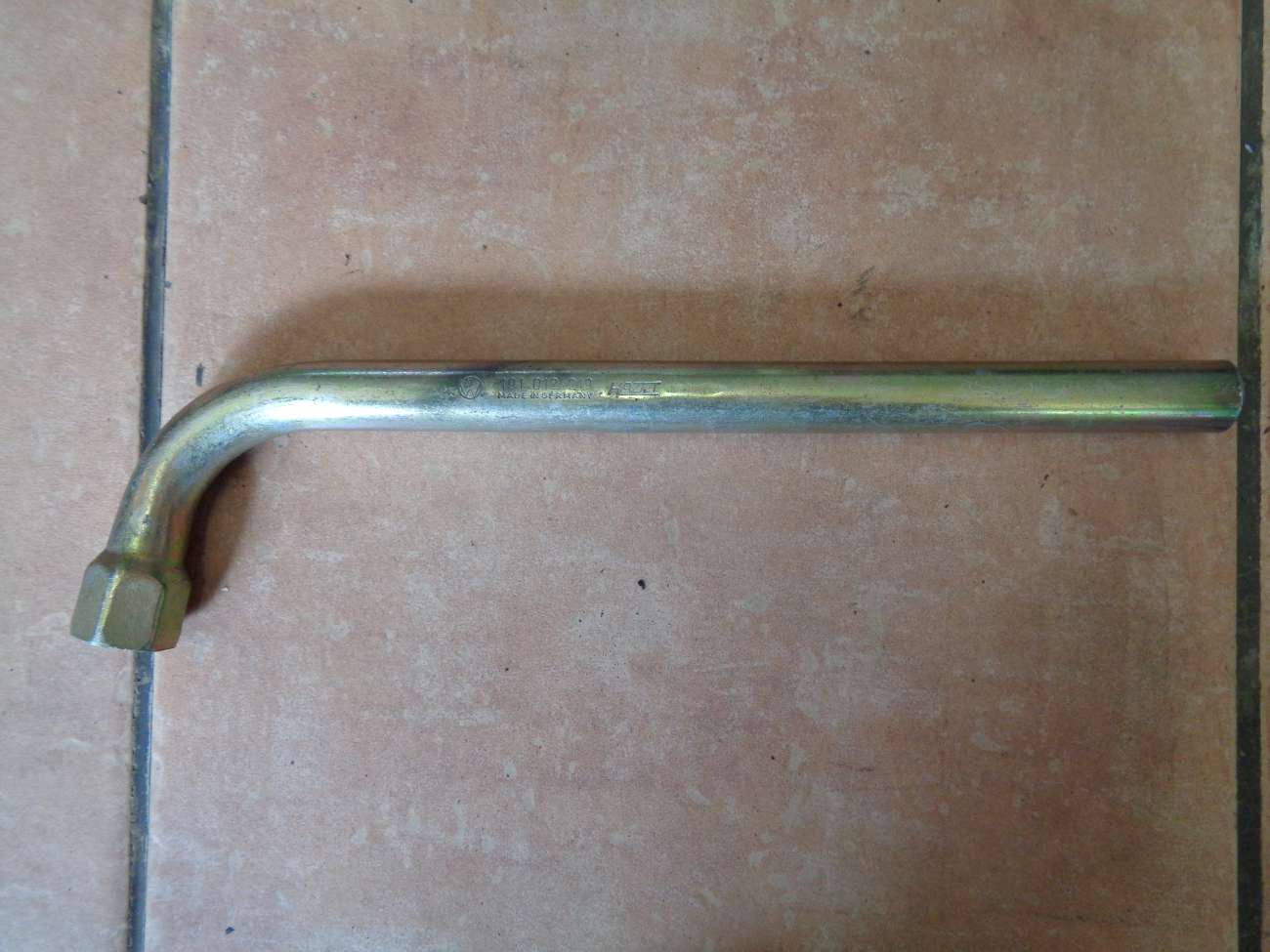 VW Passat 35I Original Radschl?ssel Schl?ssel Bordwerkzeug 191012219