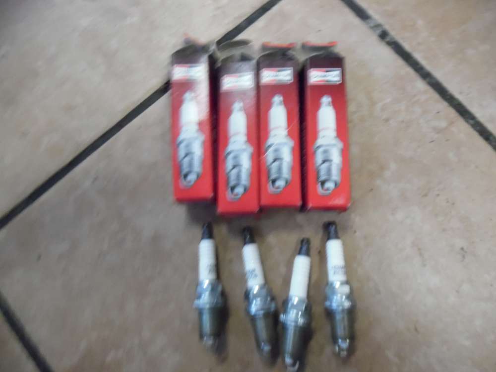 Champion 4x Zündkerze Zuendkerze RC12MCC4