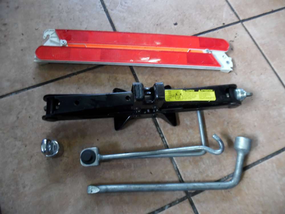 Toyota Corolla Verso Wagenheber Radschl?ssel 09111-0F020