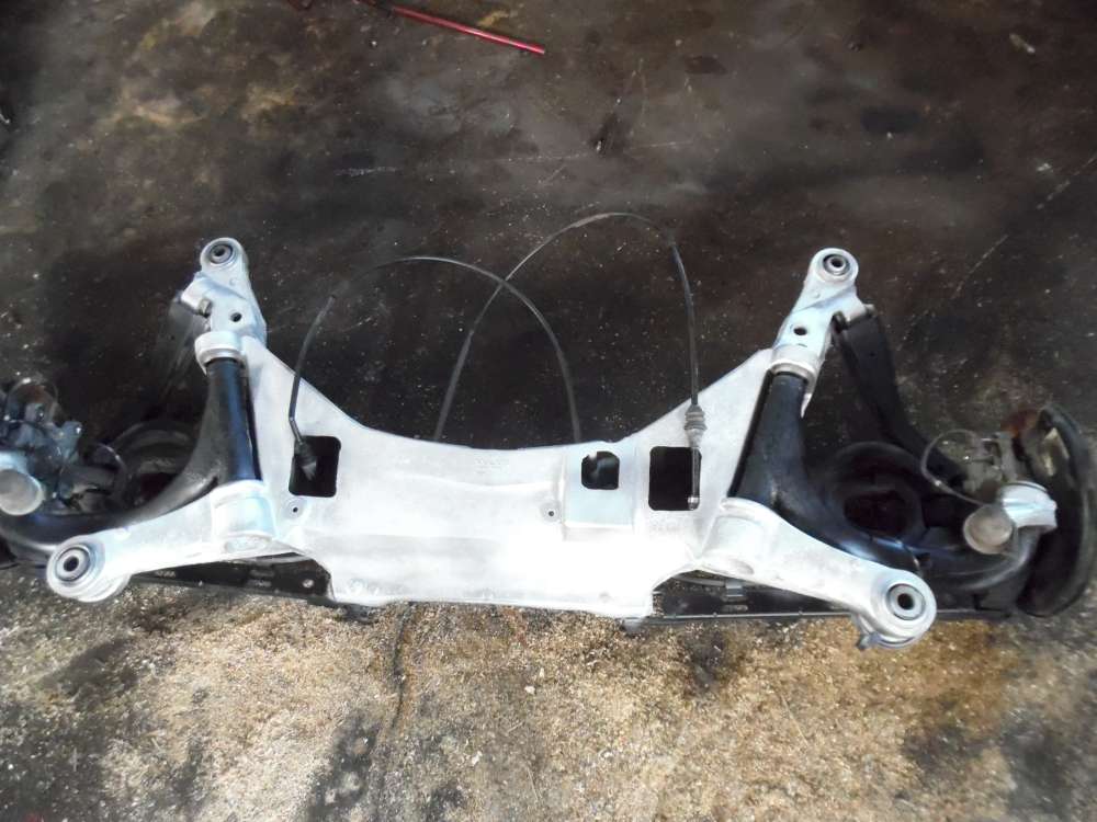 Volvo V70 II 2,4i Hinterachse Achstr?ger Achsschenkel 9492948