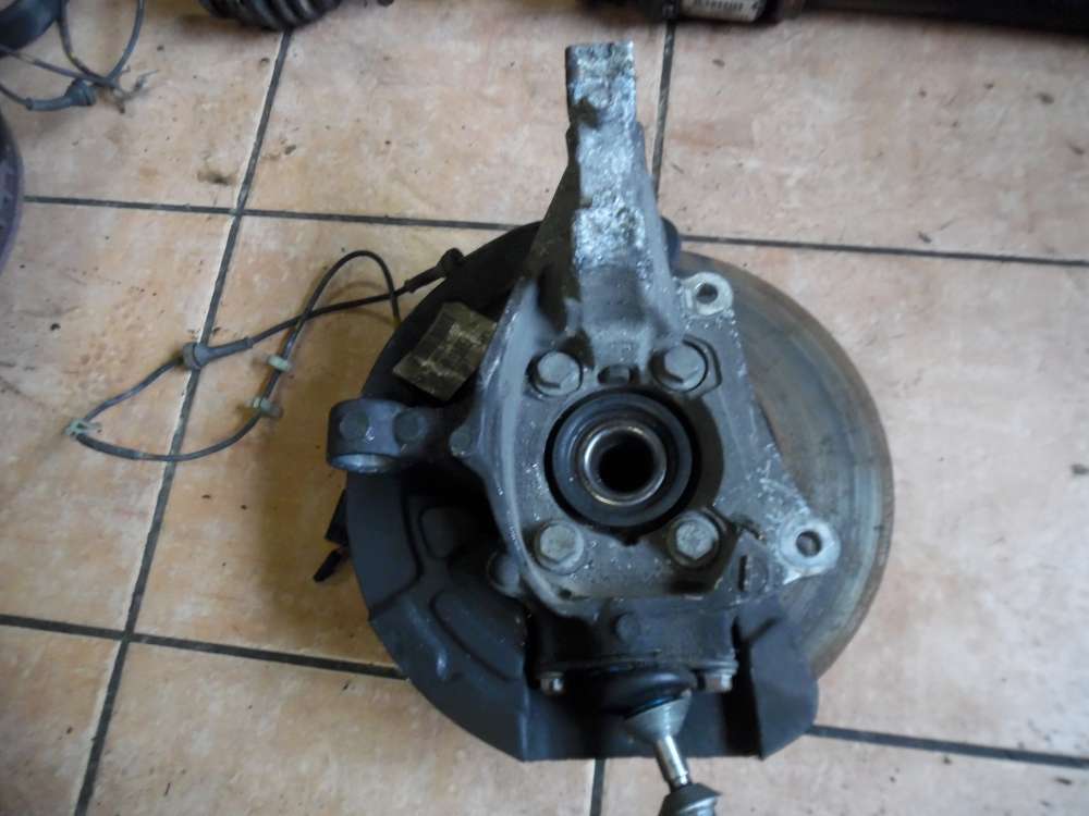 Volvo V70 II 2,4i Achsschenkel Radnabe Vorne Links 9461943