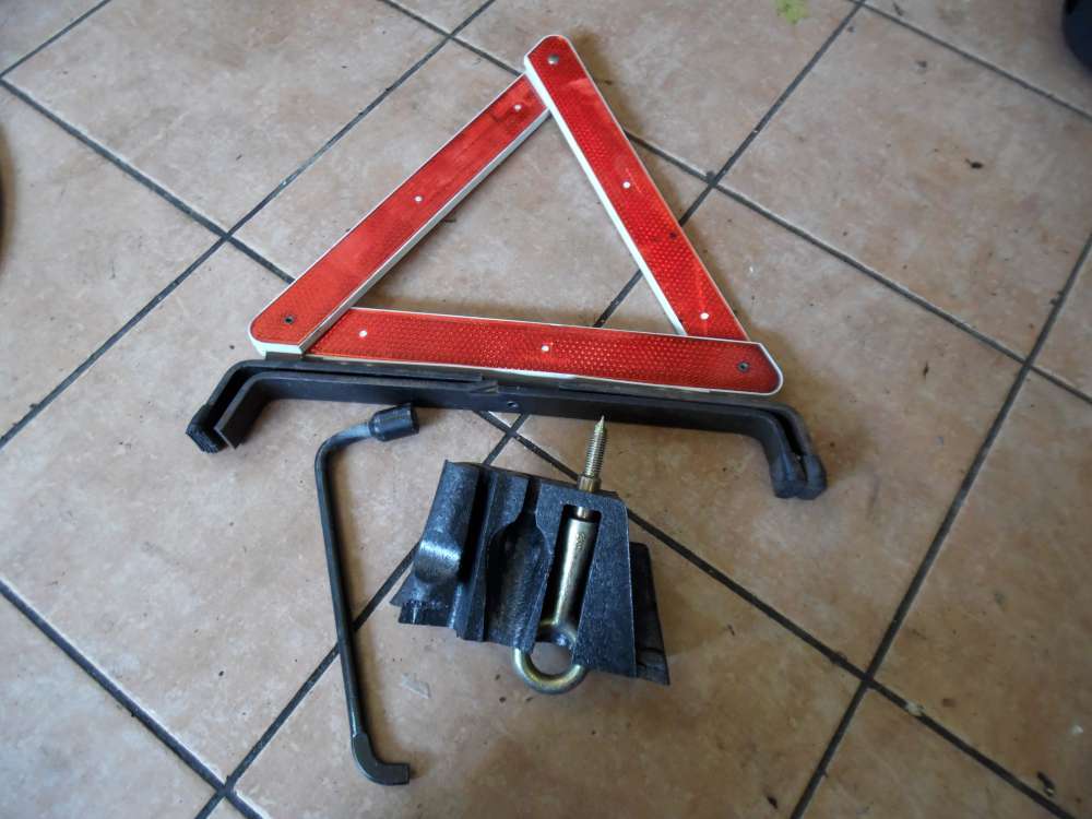Peugeot 307 Warndreieck mit Bordwerkzeug Radschl?ssel