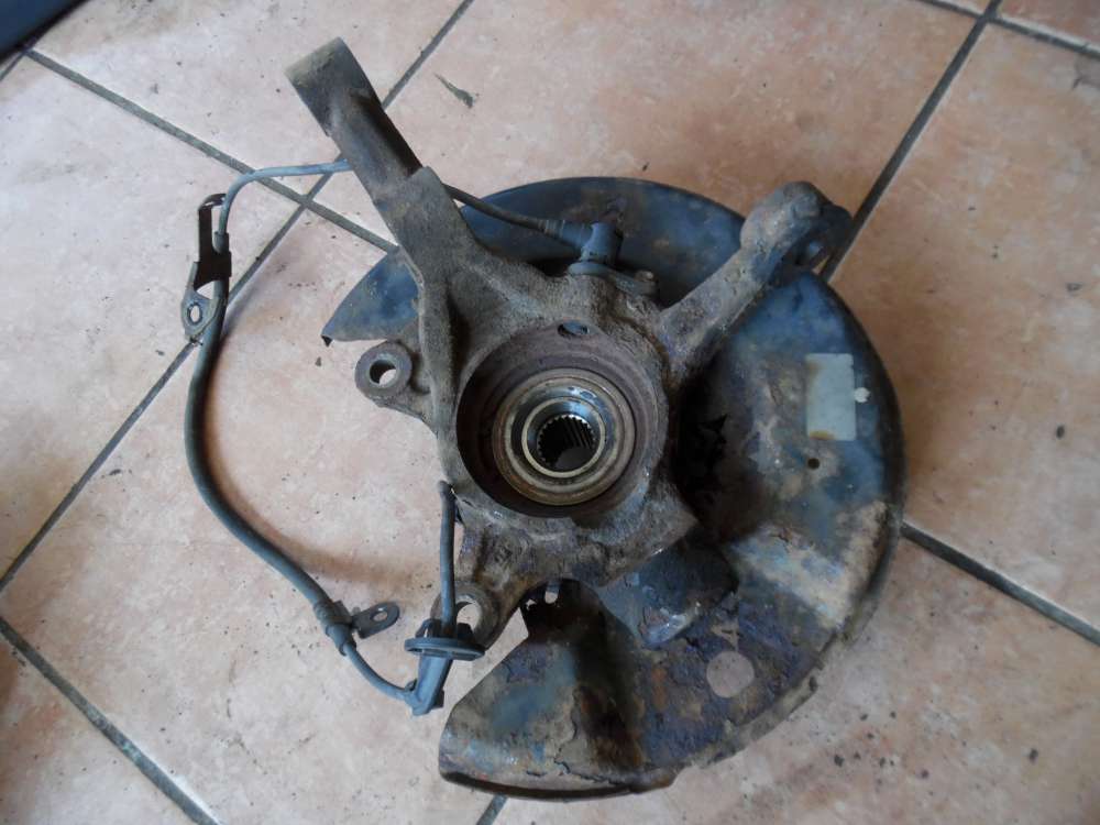 Toyota Yaris Verso 1,5 Achsschenkel Radnabe Vorne Rechts