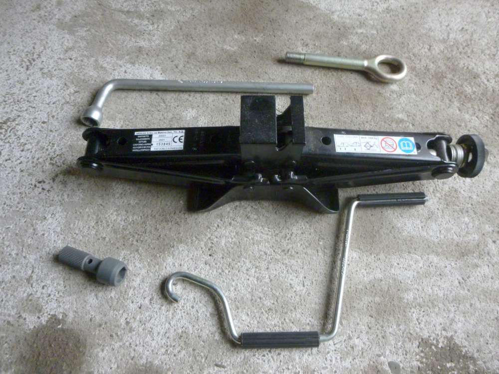 Fiat Punto Wagenheber mit Radschl?ssel 51776576