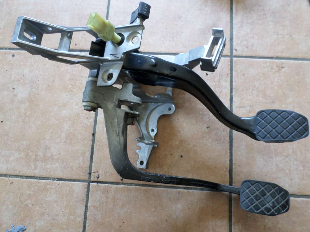 Audi A6 Bj:1998 Pedalblock Pedalerie Gaspedal Bremspedal Kupplung 8D1721117