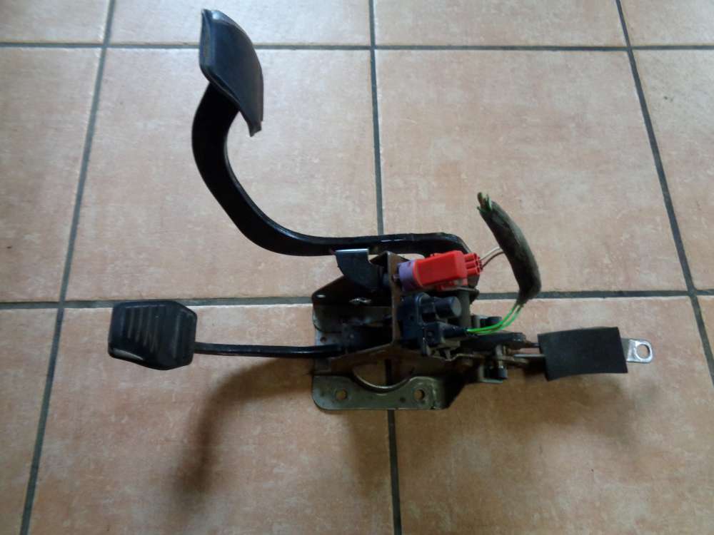 Ford Focus Kombi Bremspedal Kupplungspedal 98AB2450