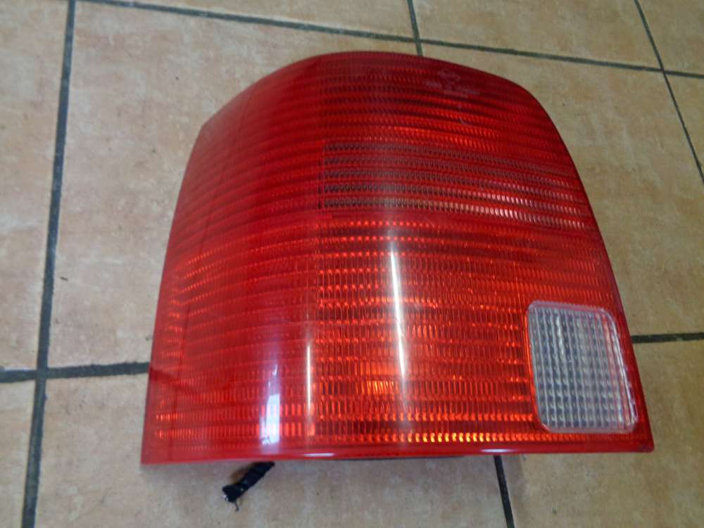 VW Passat 3B Bj:1997 R?ckleuchte R?cklicht Bremsleuchte Links 3B9945111F
