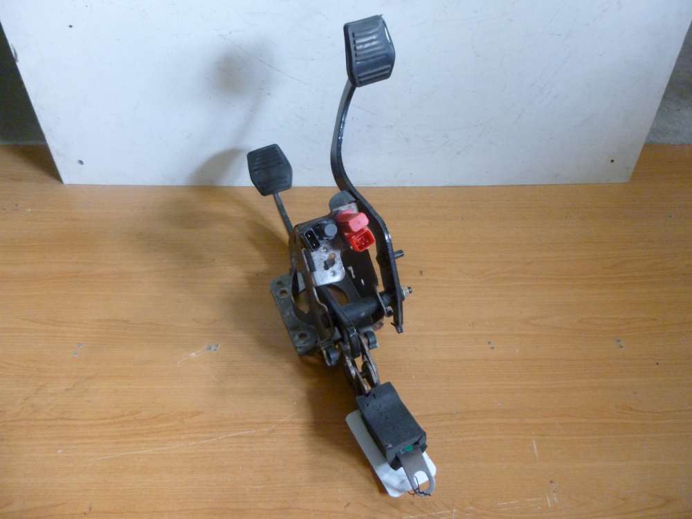 Ford Focus DNW Pedalbock Kupplungspedal Bremspedal 98AB2450