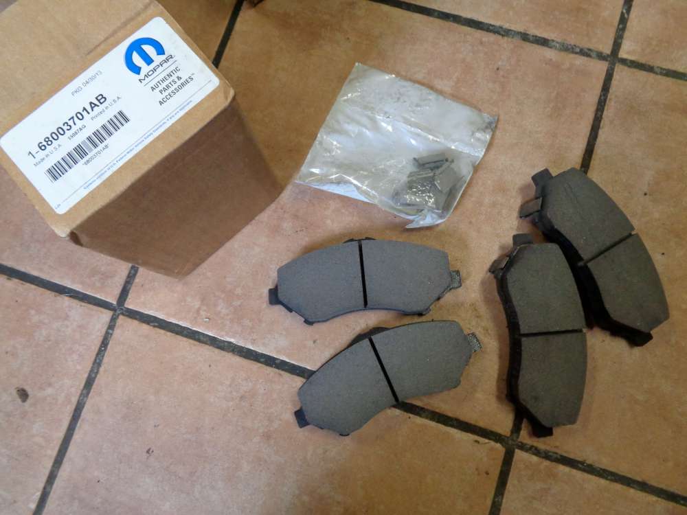 Mopar Satz Bremskl?tze Bremsbel?ge Vorne 68003701AB