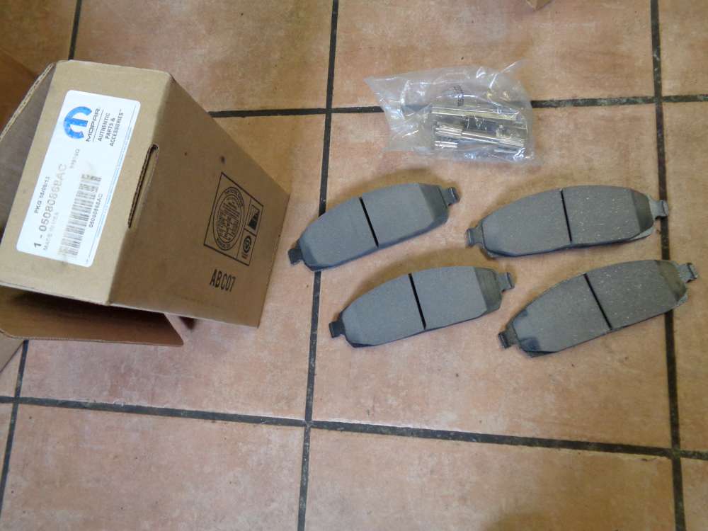 MOPAR original Bremskl?tze Bremsbel?ge Vorne 05080868AC