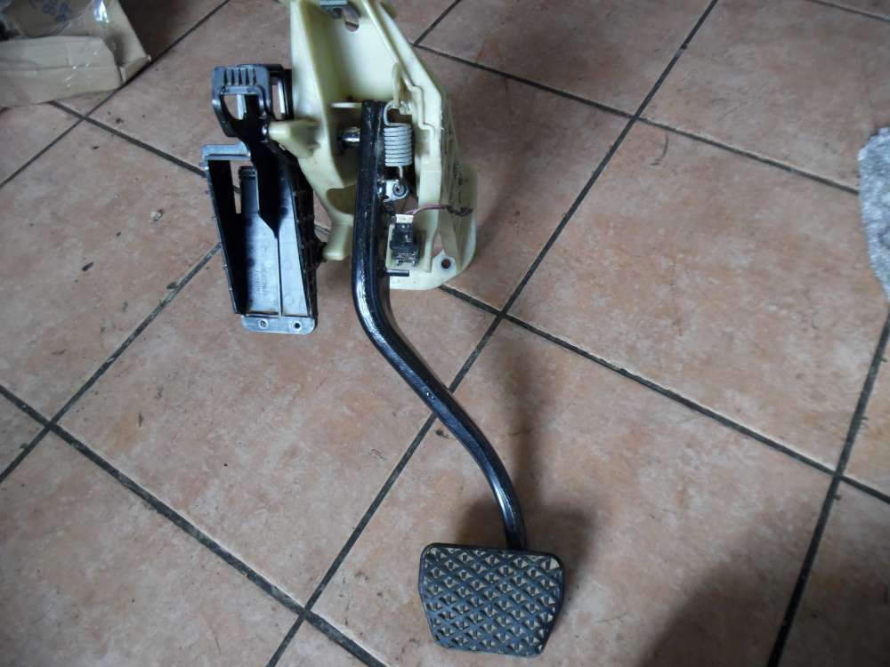 BMW 5er F10 F11 Pedal Bremspedal Automatik mit Halter 6782665