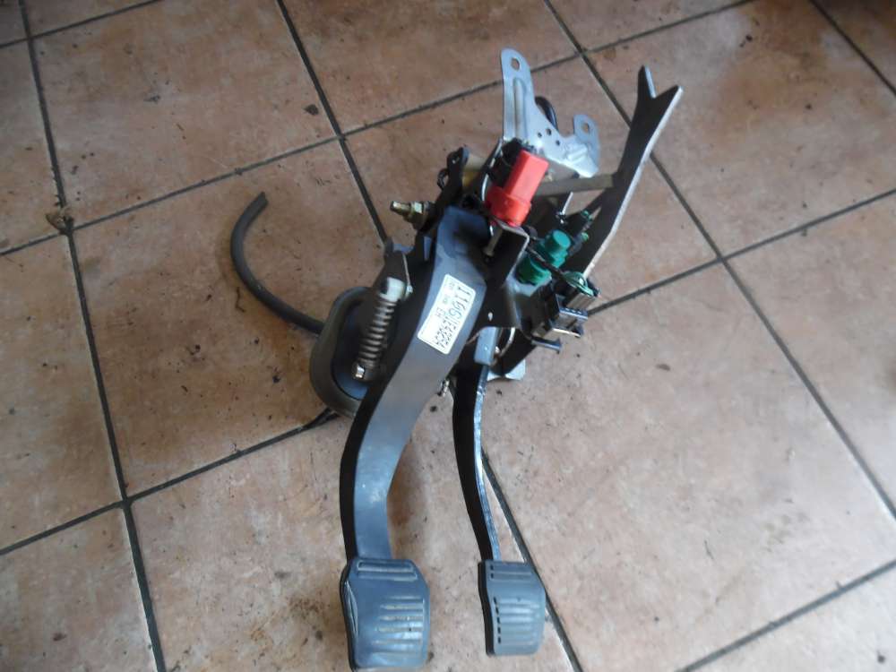 Ford Mondeo III Bremspedal Kupplungspedal Automatik 1s712450