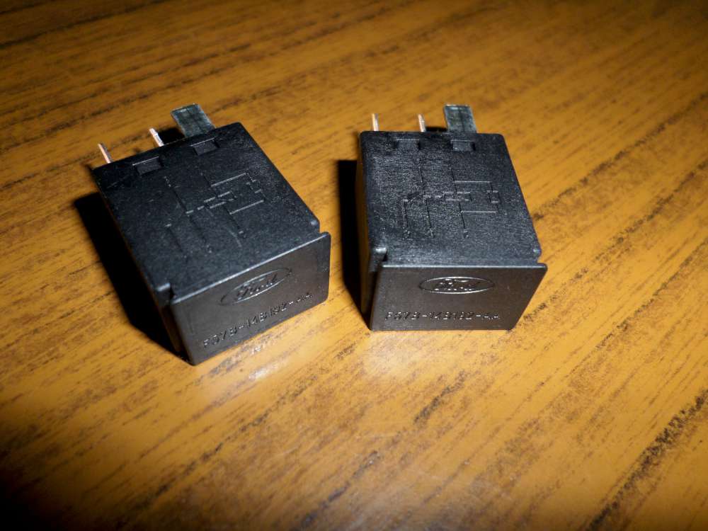 Original Ford Focus Relais Schriftzug F57B-14B192-AA