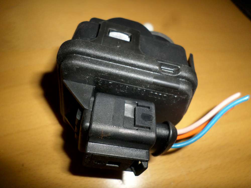 AUDI A6 Bj:98 Stellmotor Scheinwerfer 8L0941295
