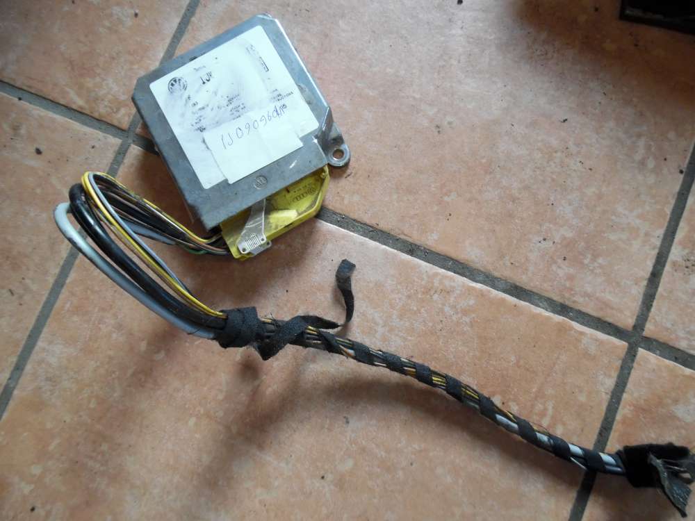 Audi A3 8L 1,8 Bj:98 Airbagsteuerger?t Crashsensor 1J0909601A
