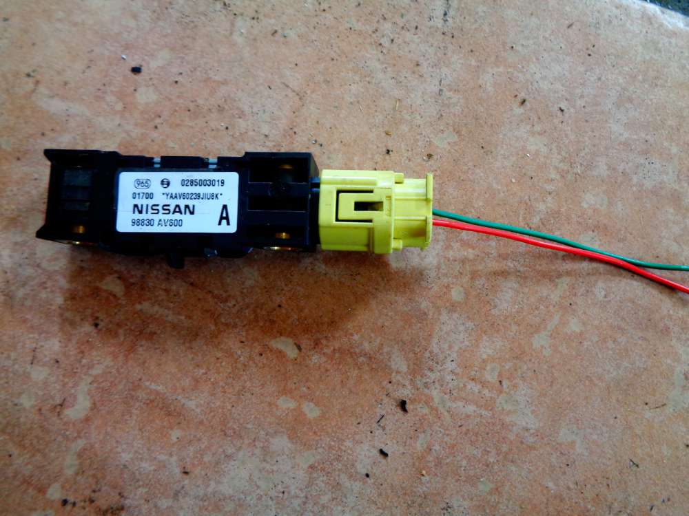Nissan Primera P12 Bj:03 Airbagsensor Sensor Airbag Vorne 0285003010 / 98830AV600