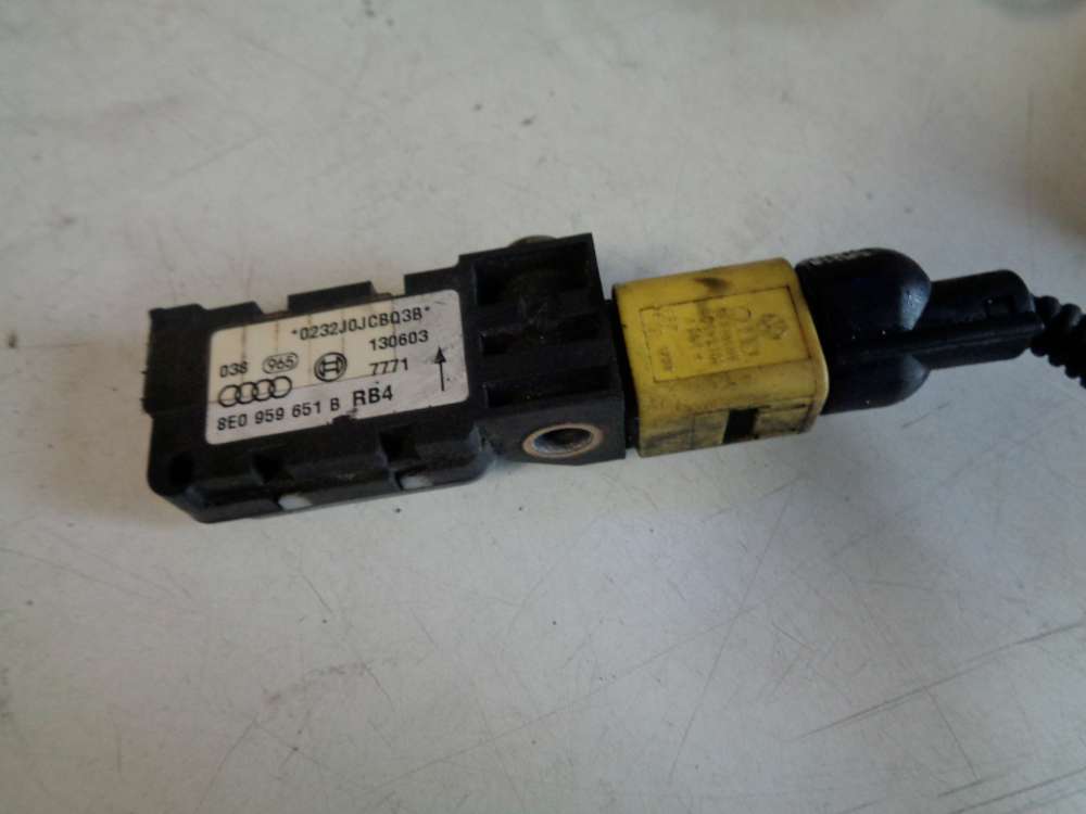 Audi A3 8P Bj:2003 Sensor Airbag Crashsensor 8E0959651B