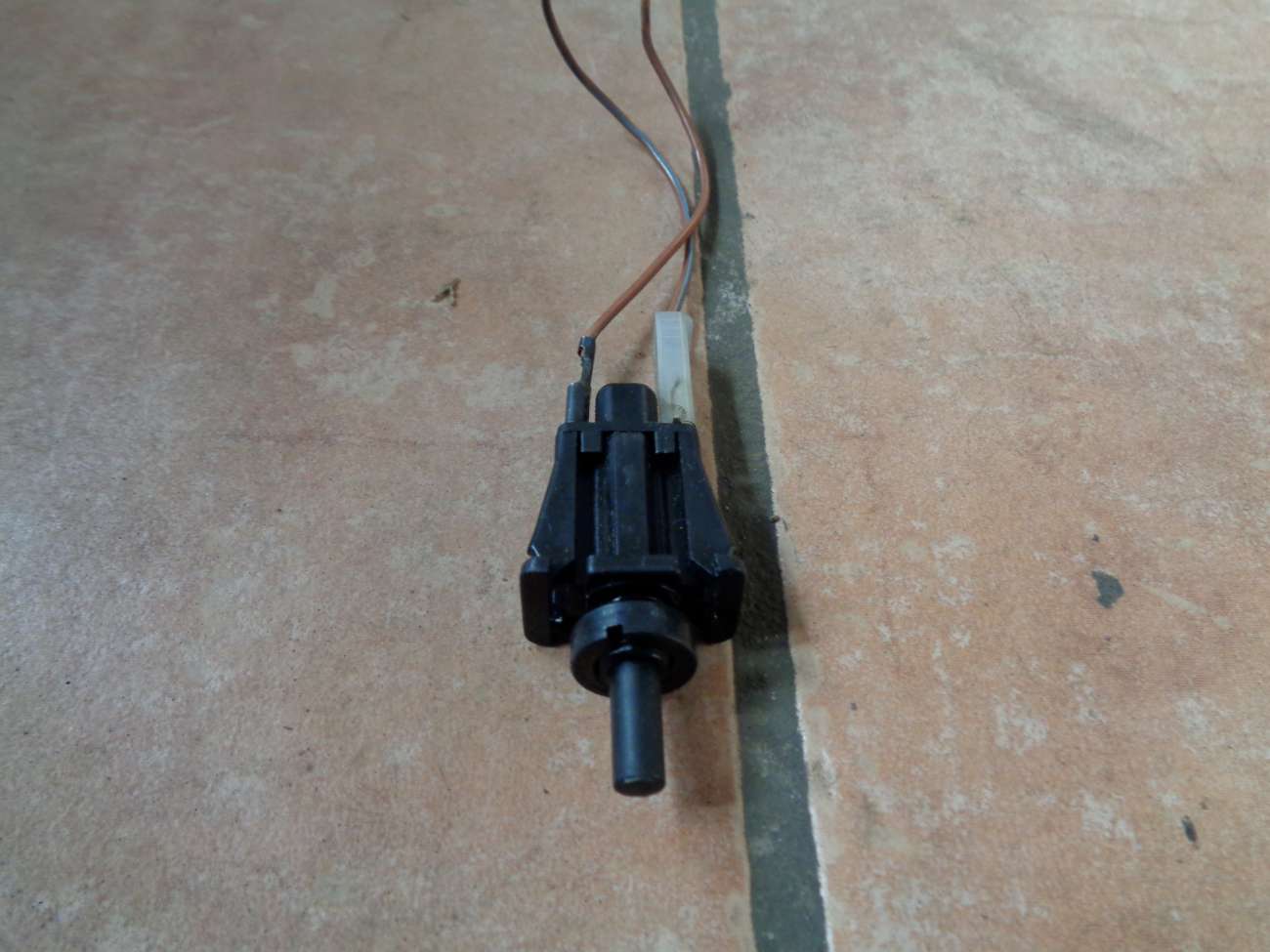 Mercedes W126 W124 W201 Schalter Kontaktschalter Handschuhfachkasten 2018201110
