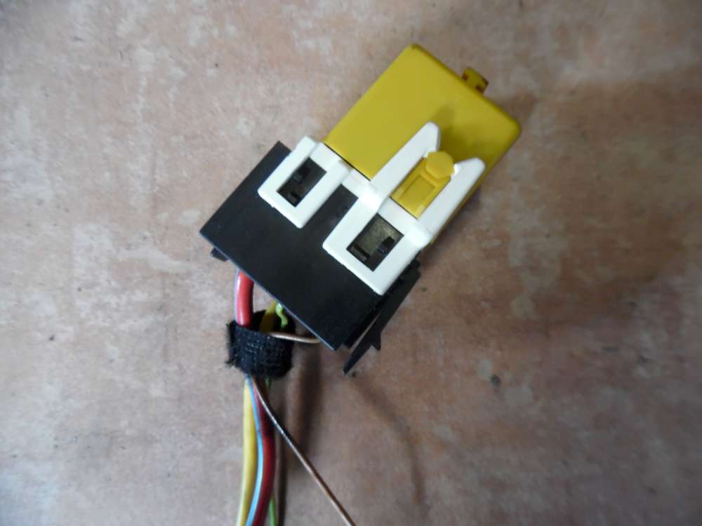 BMW 318i E46 Relais mit Stecker gelb 6136-8366282