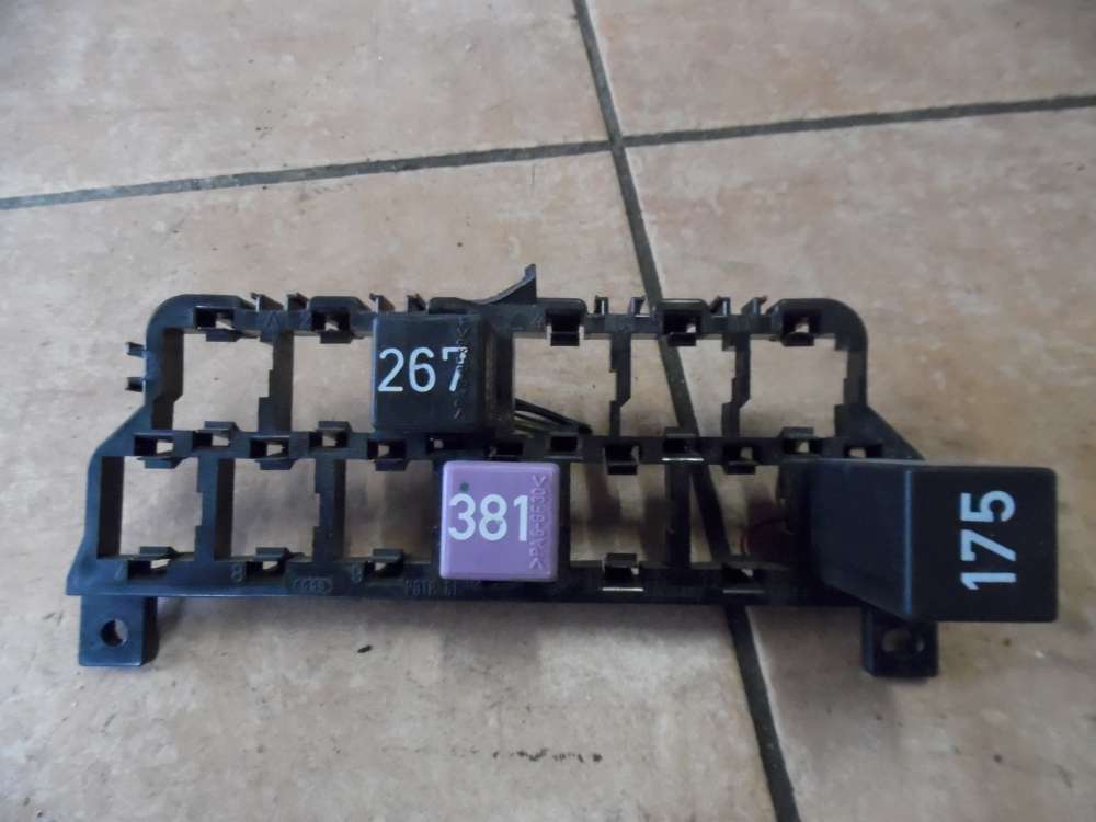 Audi A4 5B Halter Relaishalter 8D0937503