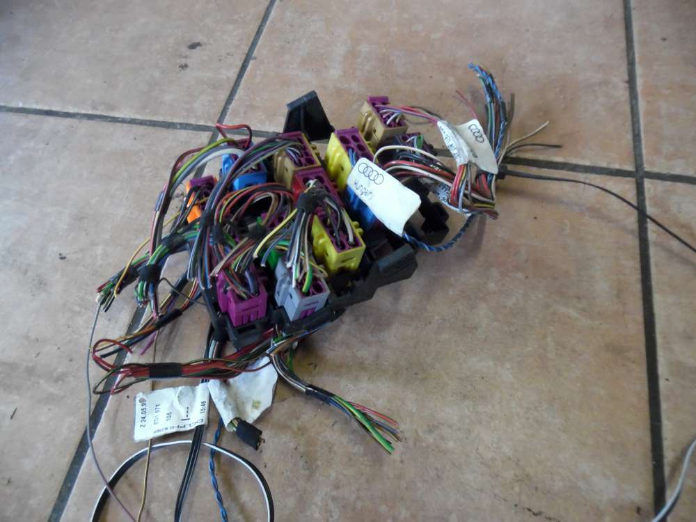 Audi A4 5B Halter Steckerhalterung 8D1971807
