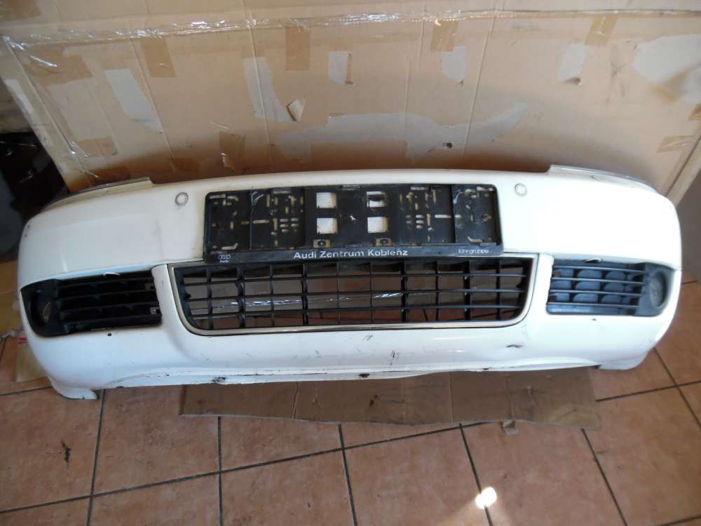 Audi A6 4B Kombi Sto?stange Vorne mit Nebelscheinwerfer, Parksensor PDC, Spritzd?se und Trager wei? Farbcod : LY9D