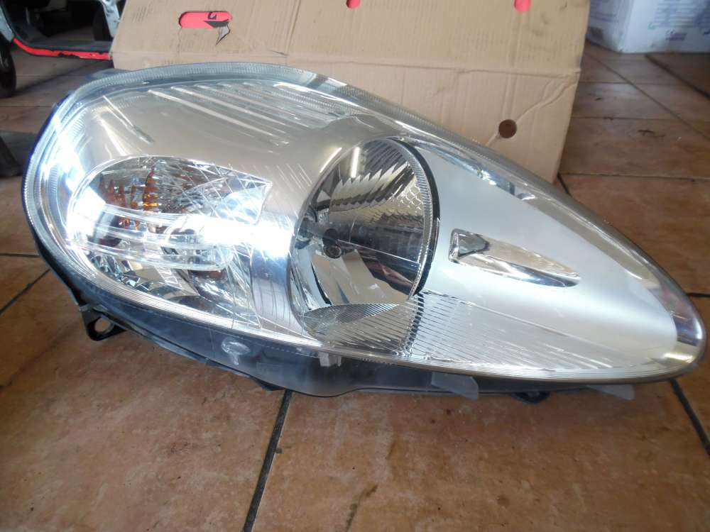 Fiat Punto 199 Scheinwerfer Frontscheinwerfer Rechts Valeo 89101373