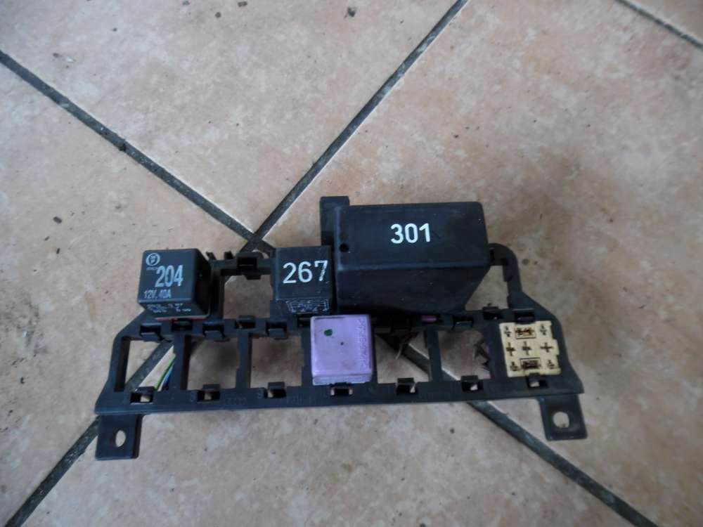 Audi A3 8D Relaishalter mit Relais 8D0937503