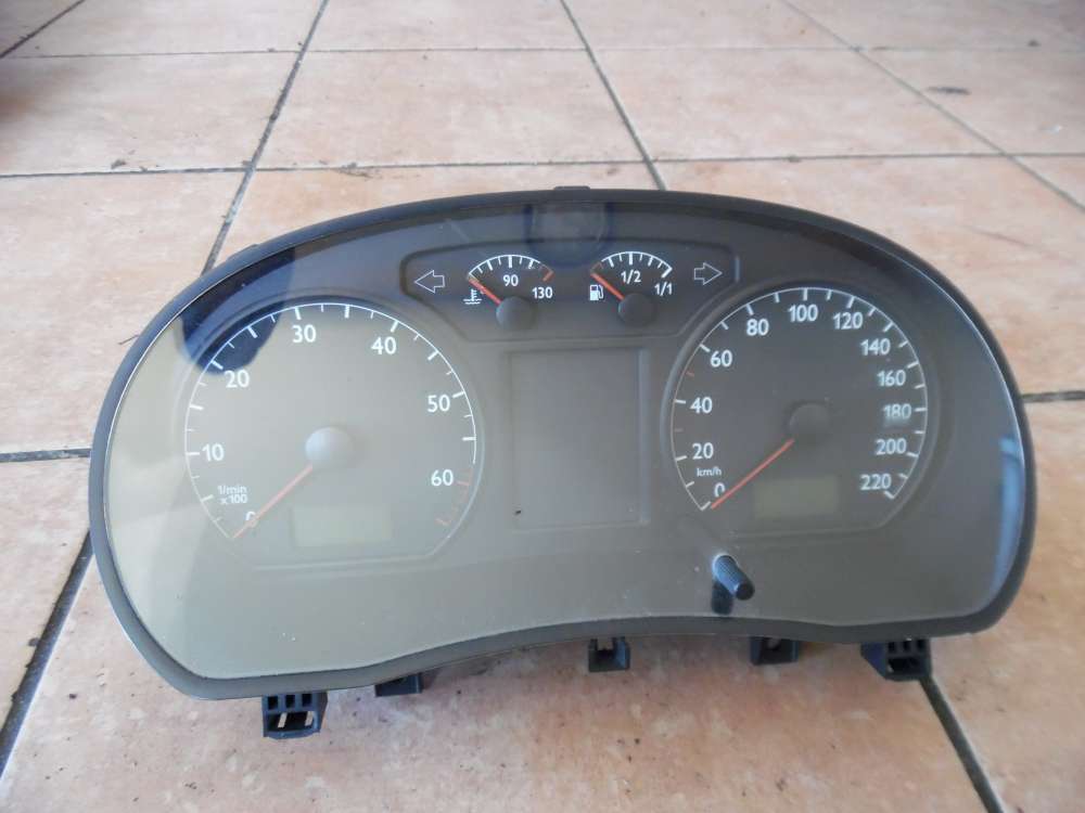 VW Polo 9N Tacho Kombiinstrument 6Q0920800P