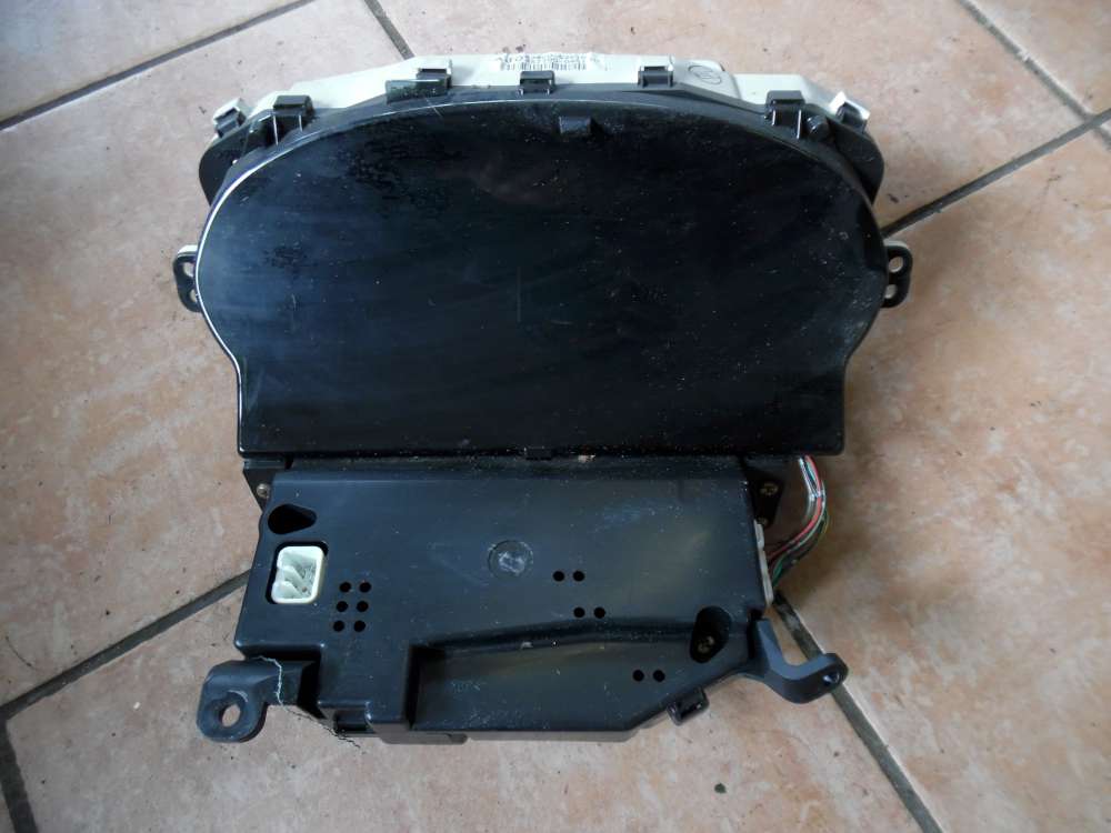 Toyota Yaris Verso Tacho Tachometer Kombiinstrument 83800-52510