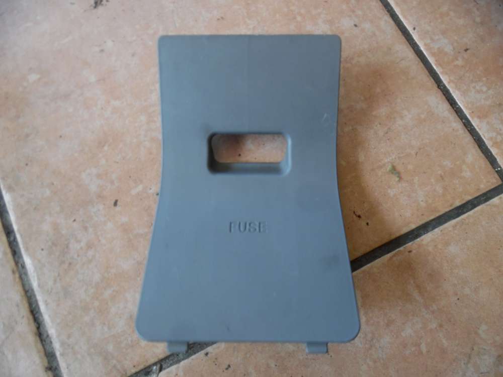 Toyota Yaris Verso Deckel Sicherungskasten Abdeckung 55545-52010