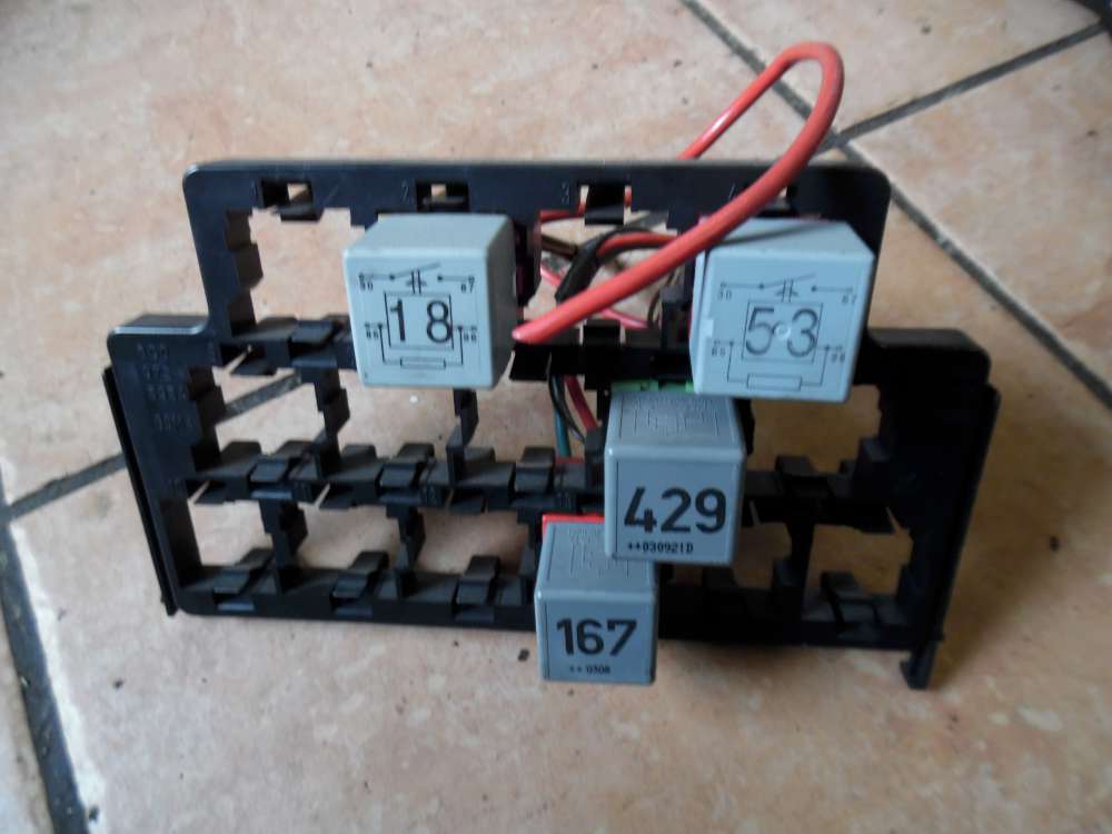 Seat Ibiza 6L Relais mit Halter 18 53 429 167 6Q0972595