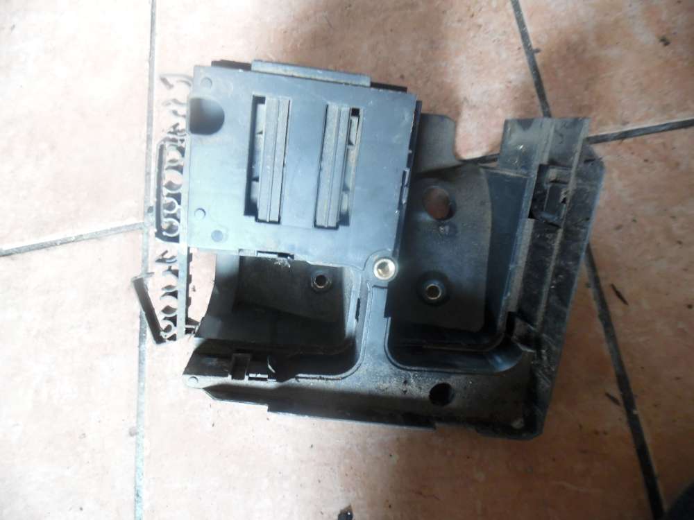 VW Touran 1T Sicherungskasten mit Halter 1K0907361