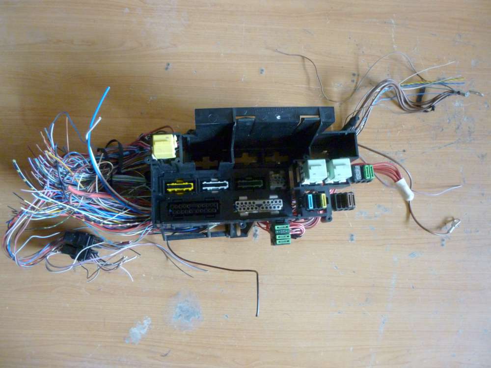 BMW E34 5er Sicherungskasten Geräteträger Hinten 6113 1378539 106 110