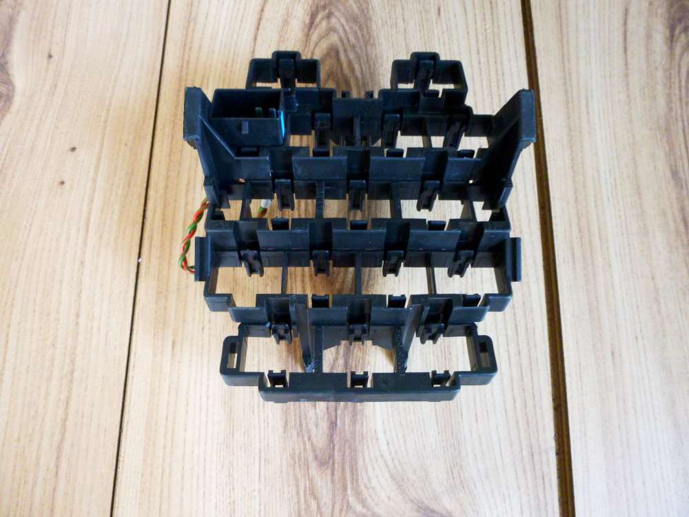 Audi A4 Bj.1998 Halter f?r Steckgeh?use Relaistr?ger 8D0937545G