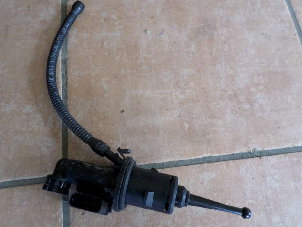 Audi A3 8P Bj 2007 ABS Geberzylinder Kupplung 1K0721399