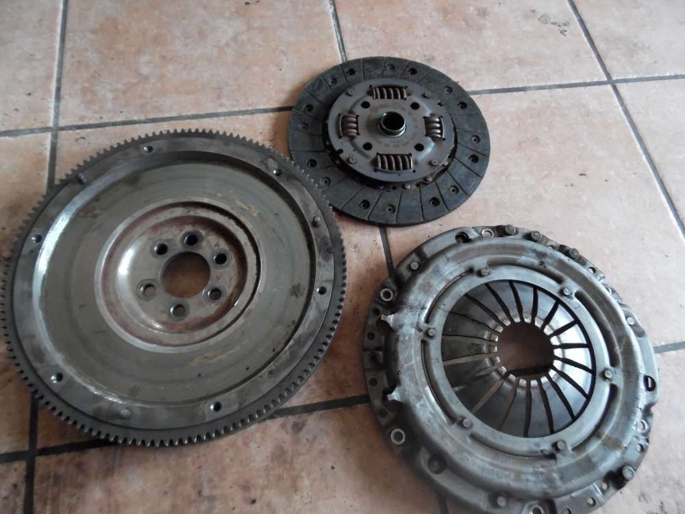 Audi A3 8L Bj:98 Kupplungssatz Kupplung 06A141031