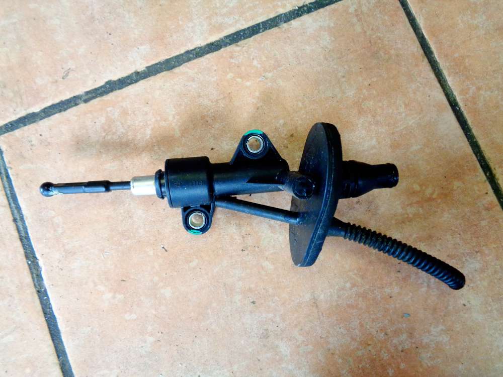 Opel Corsa D Kupplungsgeberzylinder 55190993
