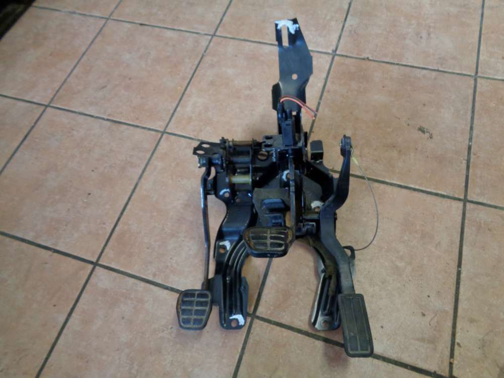 VW Passat 35i Pedalerie Pedalblock f?r hydraulische Kupplung