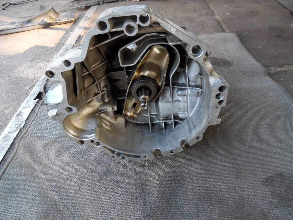 VW Passat 3B 2,3L Getriebe Schaltgetriebe DHZ 155741KM 012301211R