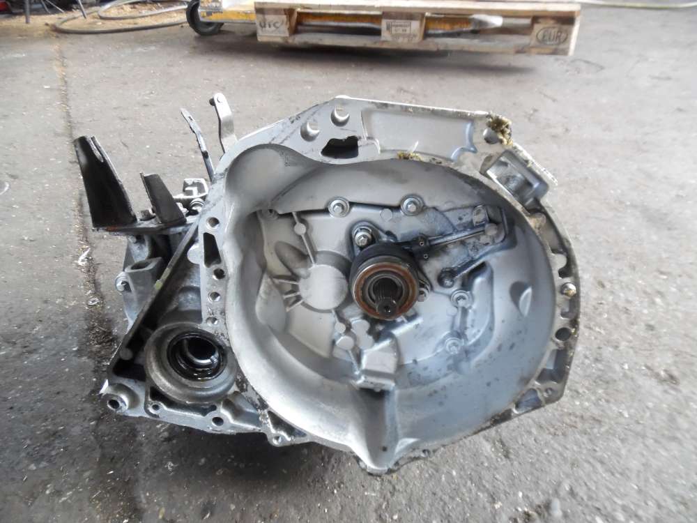 Nissan Micra K12 1,2 Getriebe Schaltgetriebe 5-gang 8200247902