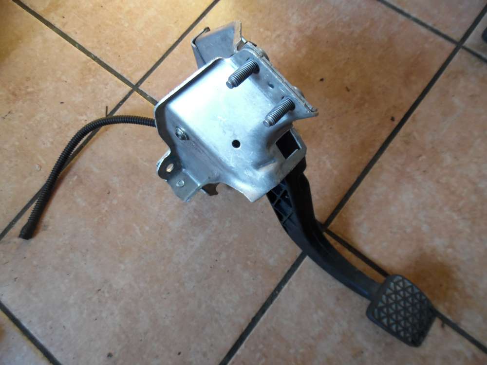 Opel Corsa C Kupplungspedal Pedal 9156593