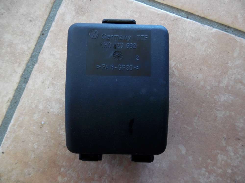 VW Golf IV Abdeckung Expansionsventil 1H0820692