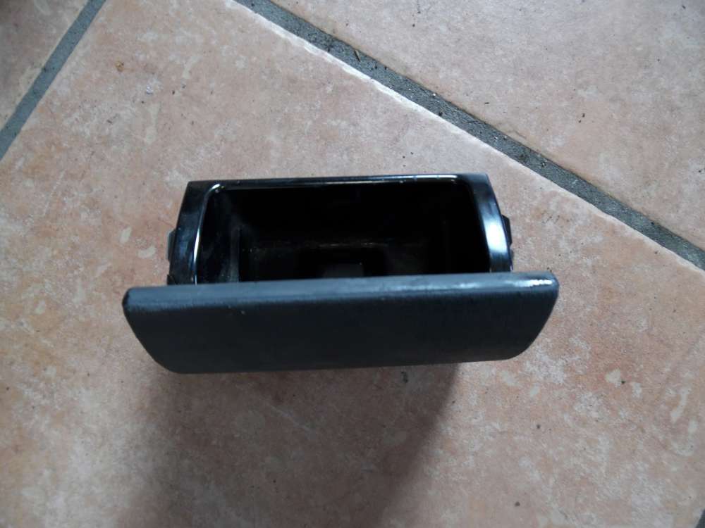 Audi A3 8L 1,8 Bj:98 Aschenbecher Ascher 8L0857961