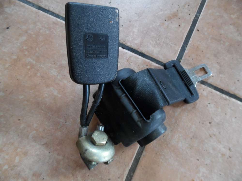 VW Passat Kombi Bj:98 Sicherheitsgurt Gurt hinten mitte 3B0857813B