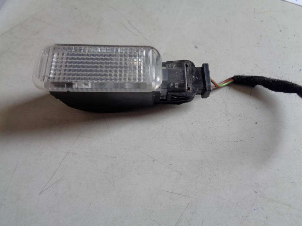 Audi A3 8P Bj:2003 Innenleuchte R?ckleuchte Fussraumleuchte 094741