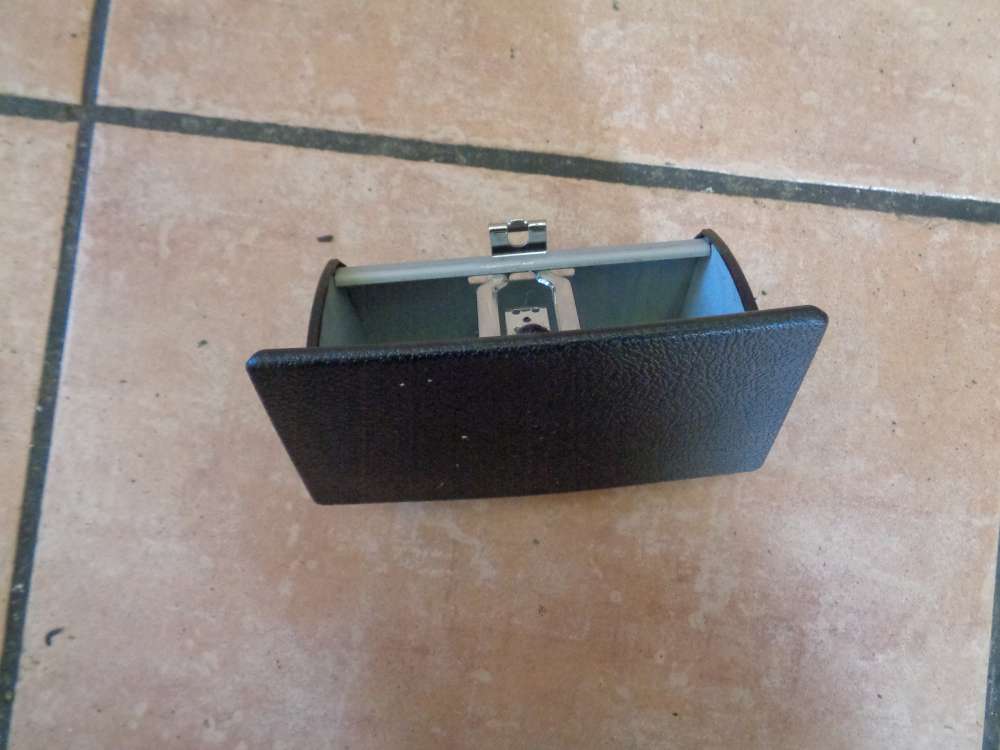 Mercedes W202 C-Klasse C180 Aschenbecher Hinten 2028100228
